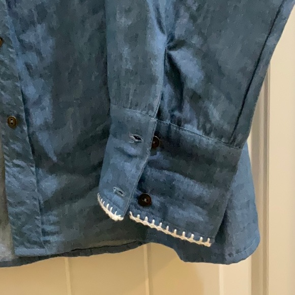 🌼CU Denim Embroidered Shirt - Picture 5 of 9